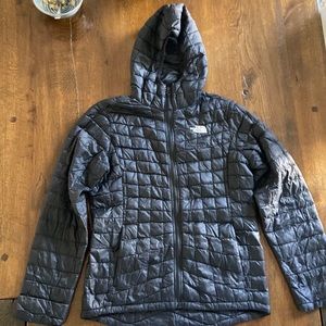 The North Face: Girl’s thermoball puffer jacket